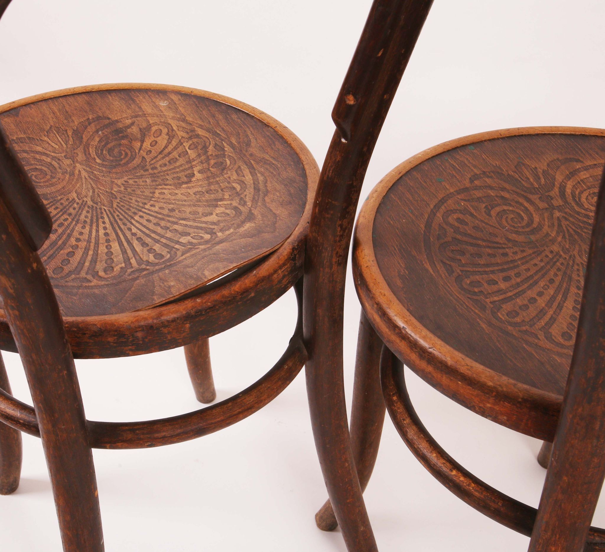 A set of six Thonet bentwood chairs, with paper labels under some chairs. (6) - Image 4 of 4