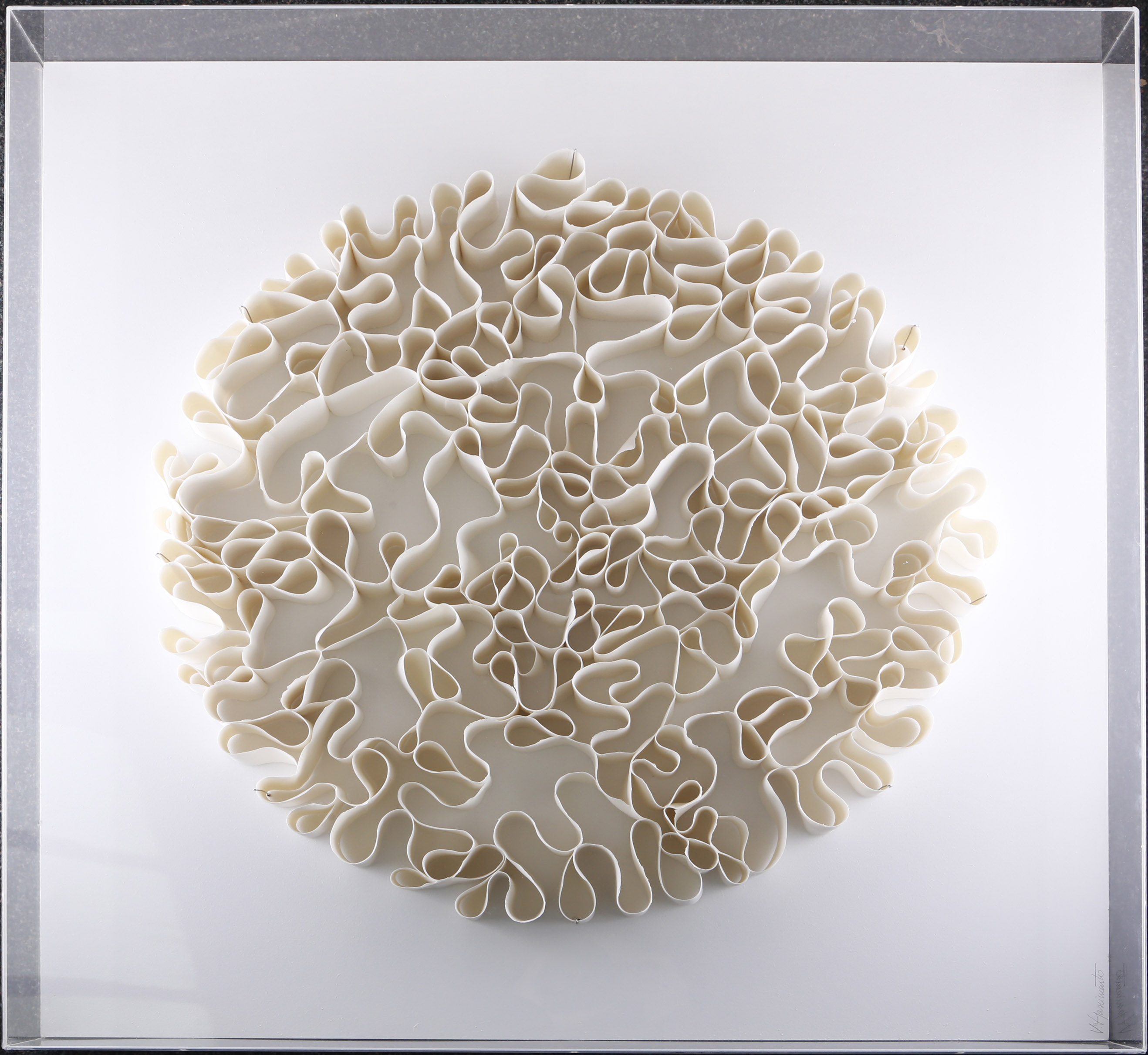 Valeria Nascimento (Brasil, 1962), Maze, 2009, ivory porcelain sculptural group on board, cased in