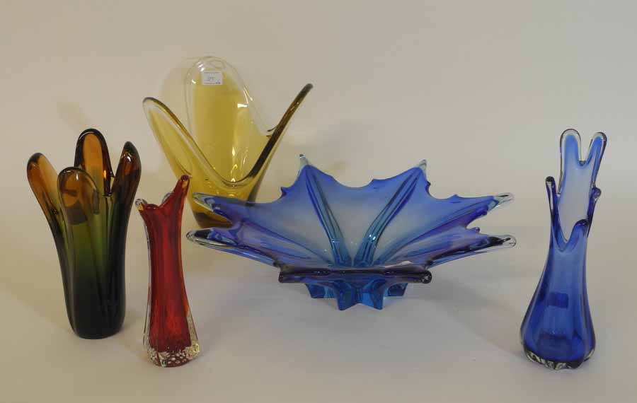 A blue Art Glass `splash` dish, together with four other coloured glass vases. (5) Dish 42cm
