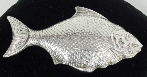 A silver fish-form caddy spoon, Thomas Bradbury & Sons, Sheffield 1909, with scale decoration to