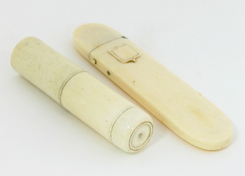 An 19th Century ivory wig powderer of plain cylindrical form, 10.5cm (4") long, an ivory spectacle