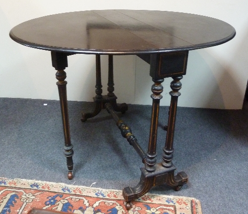 A Victorian Sutherland table, the two D-shaped flaps on fluted supports