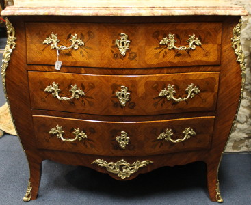 A lovely quality French 19th century three drawer commode having floral marquetry inlay and fine