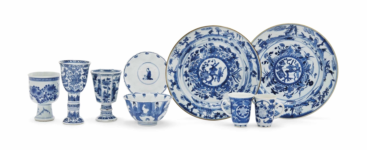 A GROUP OF NINE CHINESE BLUE AND WHITE VESSELS
KANGXI PERIOD (1662-1722)
Comprising two dishes, each