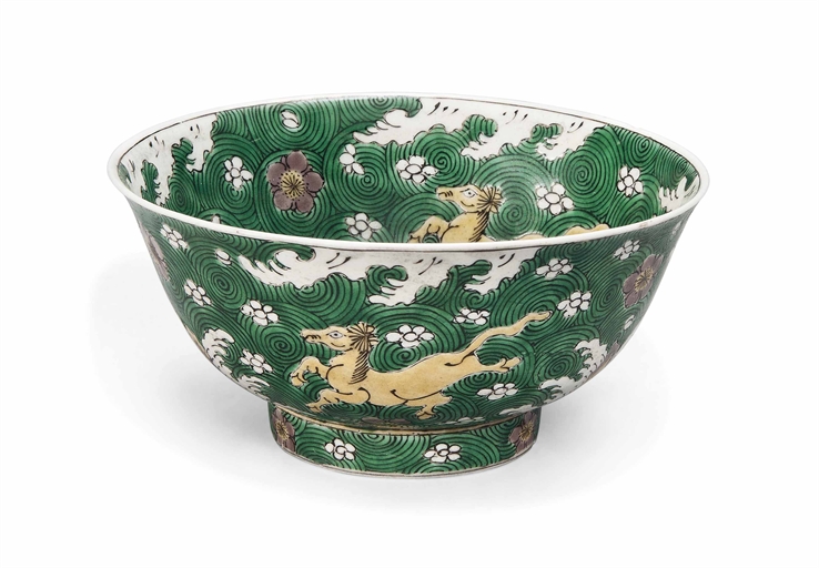 A CHINESE FAMILLE VERTE BOWL
KANGXI PERIOD (1662-1722)
With deep sides rising to a slightly