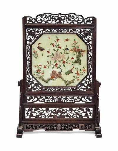 A CHINESE HARDSTONE-INLAID CELADON JADE TABLE SCREEN
19TH CENTURY
Of octagonal form, inlaid with