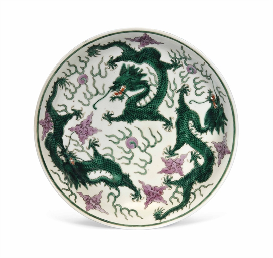 A CHINESE FAMILLE VERTE 'DRAGON'  DISH
JIAQING IRON-RED SIX CHARACTER SEAL MARK AND OF THE PERIOD (