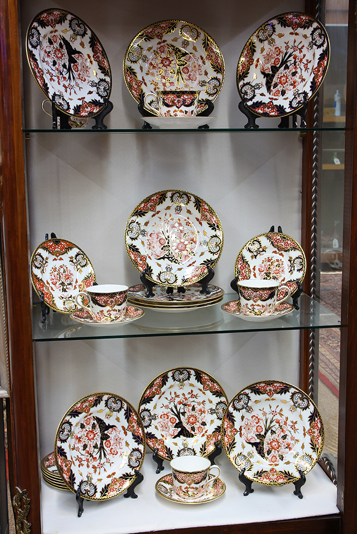 (lot of 28) Royal Crown Derby Imari dessert service, consisting of (11) cups and (11) saucers, (9)