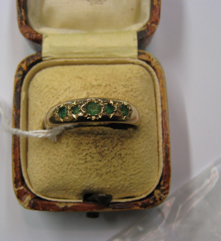 9ct gold and Emerald set ring