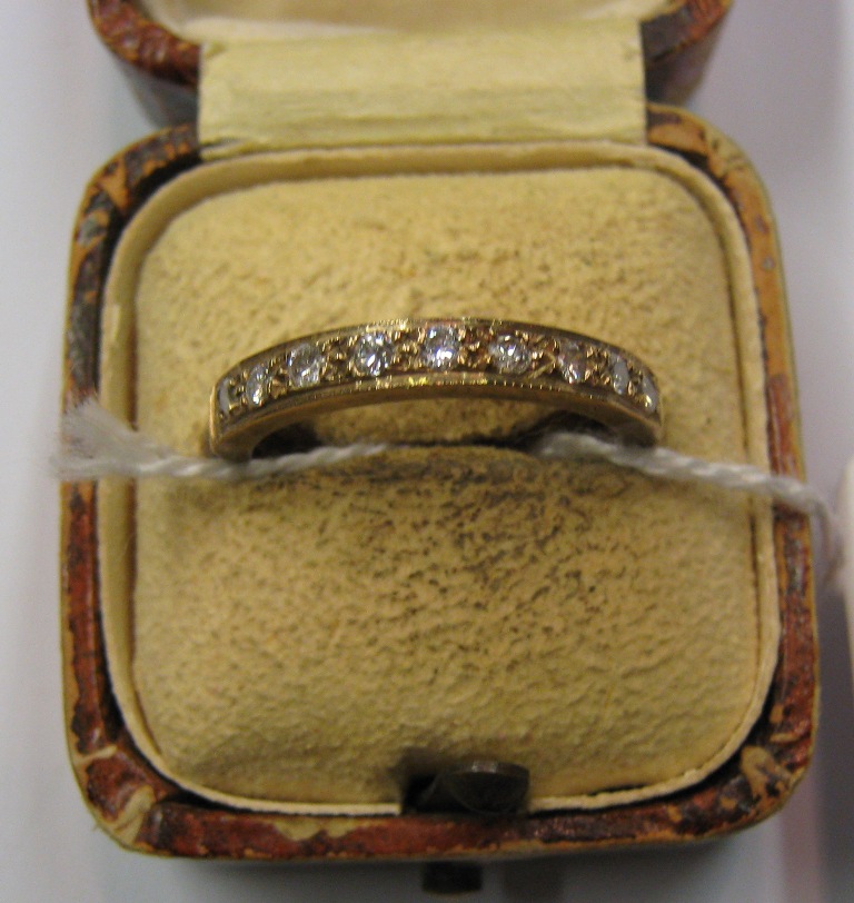 9ct gold ring set with 9 diamonds