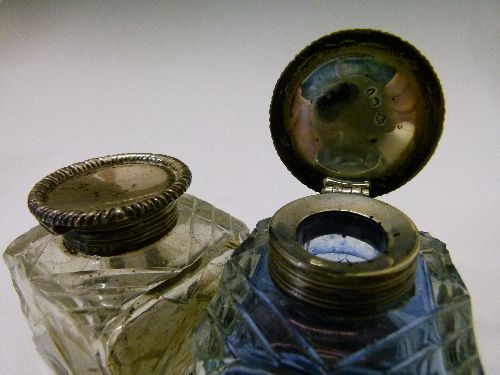 Victorian silver deskstand having a pierced gallery, two cut glass inkwells and standing on scroll - Image 6 of 6