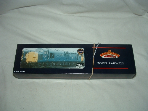 BACHMANN 32-777Z BR Blue Class 37 no 37142 with centre headcode. Weathered Edition. DCC ready Test