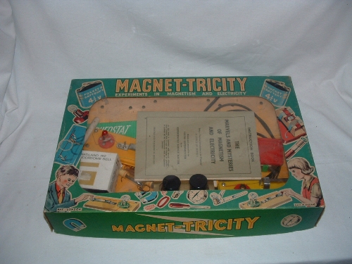 Ray of London Magnet - Tricity Set. Contents loose in a Good Box with Freidland Bell. Instructions