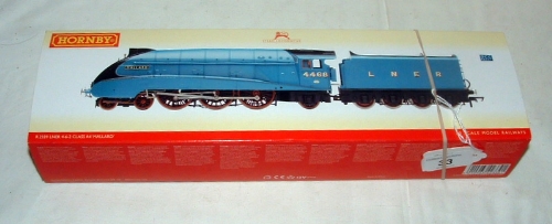 HORNBY R2339 LNER Blue Class A4 4-6-2 'Mallard'. Supplied DCC ready. The accessories pack has been