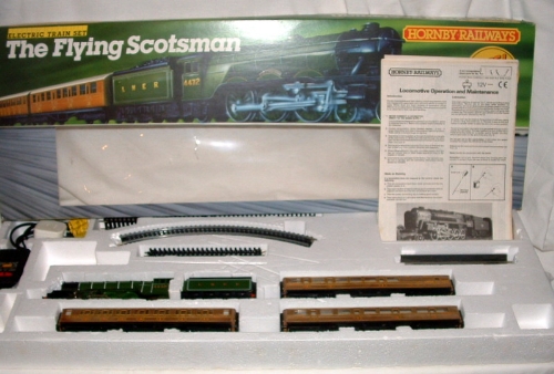 HORNBY R778 Ready to Run 'The Flying Scotsman' Train Set comprising an LNER Green 4-6-2 'Flying