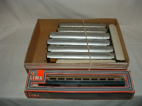 HORNBY/TRIANG/LIMA  8 x Brown/Cream Pullman Coaches (4 x R229, R228 and 3 x R328 (mostly Good) -