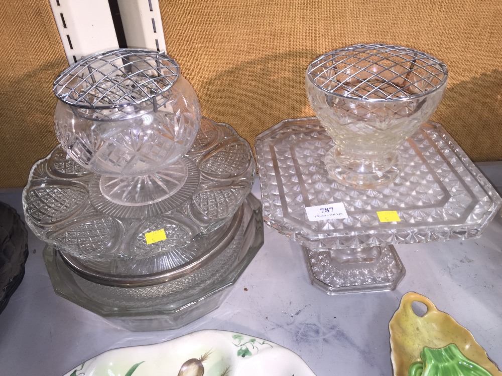 2 GLASS BOWLS, 2 GLASS CAKE STANDS AND 2 GLASS POSIES BOWLS