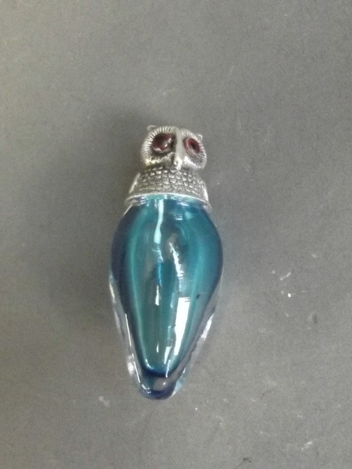 A blue glass scent bottle with a silvered metal lid in the form of an owl's head, 2¼'' high