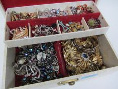 Vintage and later jewellery in two tier box