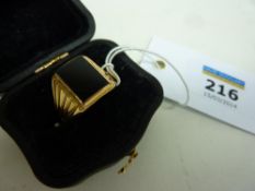 Gents gold onyx set ring stamped 18ct