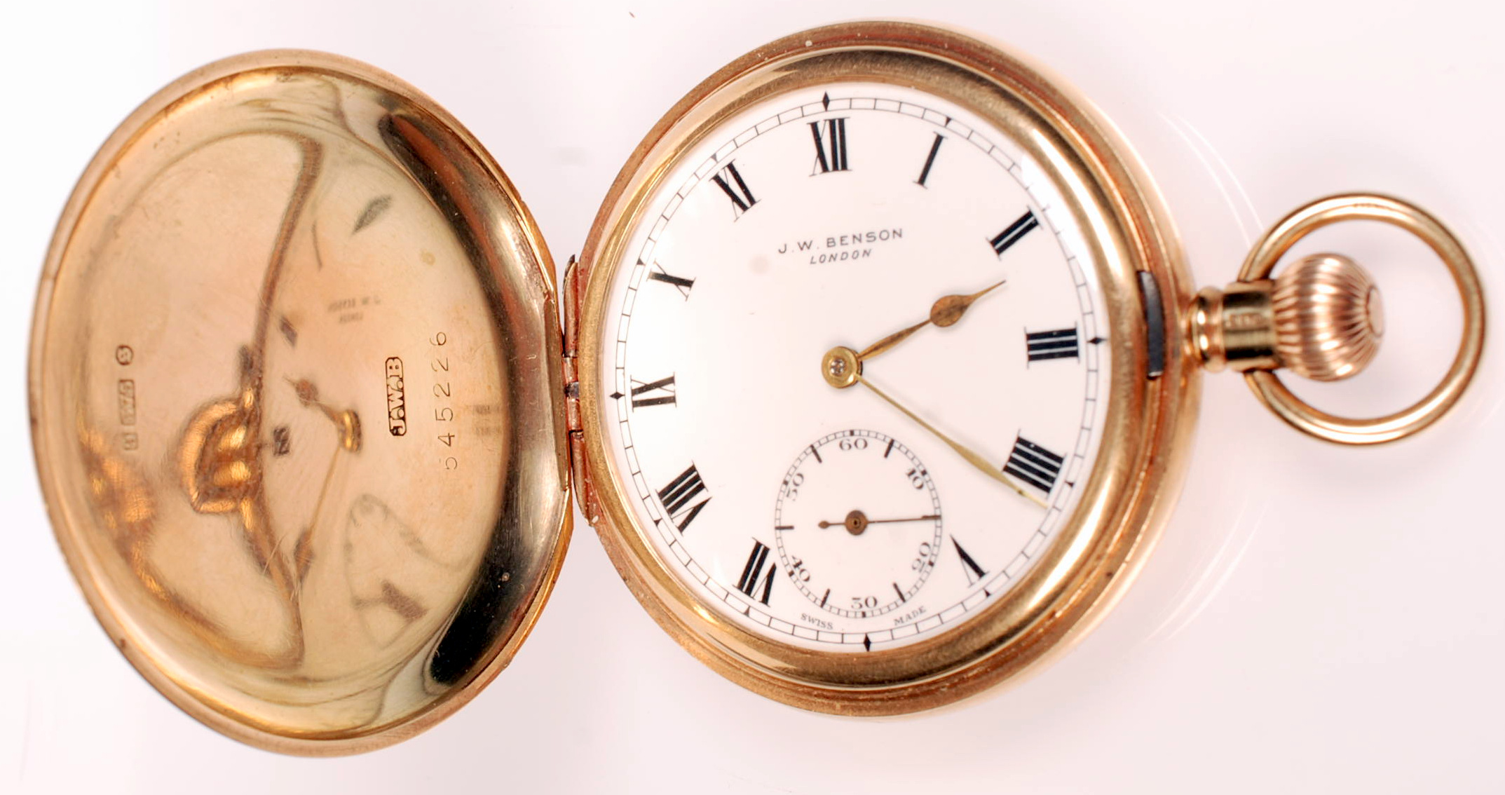 AMENDMENT TO CATALOGUE
A Swiss small full hunter keyless 9ct gold pocket watch retailed by J.W.