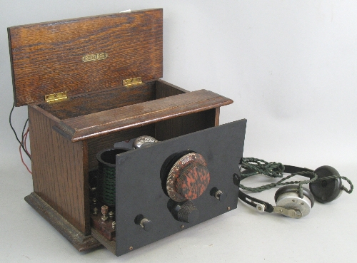 A 1920`s style single valve radio receiver, in oak case with Readi Rad label, 28.5cm wide and a