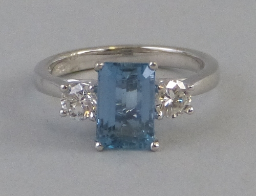 An aquamarine and diamond ring, comprising central oblong aquamarine (2.08ct) flanked to either