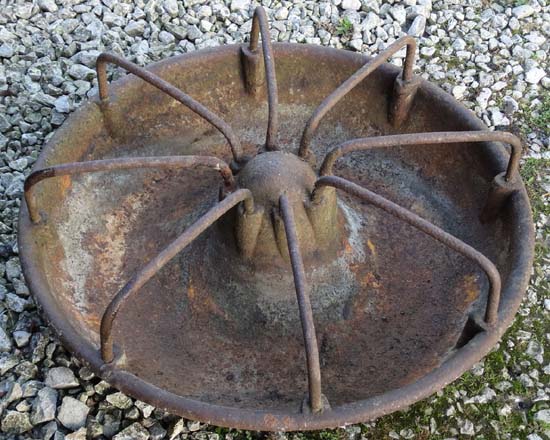 Garden and Architectural Pig trough : a circular cast iron Pig trough with dividers, 28" diameter