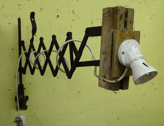 Vintage Industrial : An extending concertina action light ( book reading?) with wall mounts.