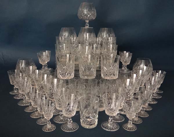 Lead crystal : a large quantity of lead crystal glasses to include 6 x Brandy glasses, 8x tot