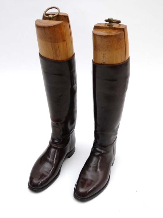 Hunting : a superb pair of " Harry Hall Ltd, "The" Civil and Sporting Tailors...." brown Leather