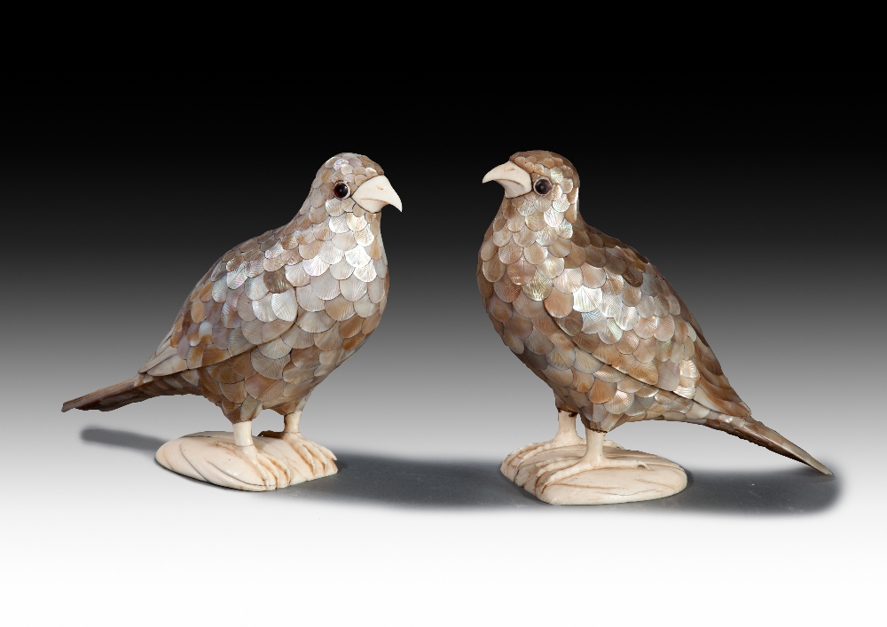 A PAIR OF MOTHER-OF-PEARL AND IVORY PIGEONS, QIANLONG MARK AND PERIOD
H: 13.5 cm
This pair of carved