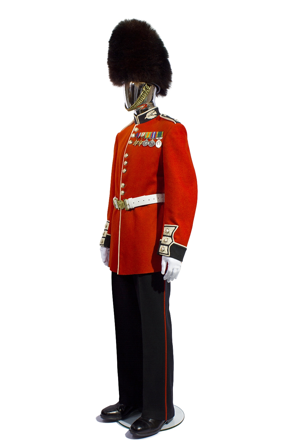 A ROYAL SCOTS GUARDS UNIFORM. H: 210 cm.
A very rare British vintage Royal Scots Guards officer's