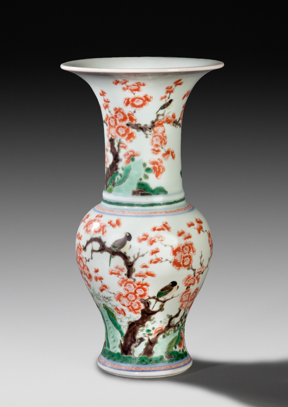 A FAMILLE VERTE 'MAGPIE AND PRUNUS' VASE, KANGXI PERIOD, H: 36.5 cm.
The baluster body and flaring