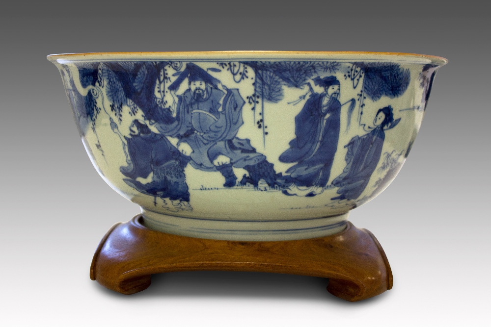 A LARGE BLUE AND WHITE 'IMMORTALS' BOWL, SHUNZHI PERIOD, D:34 cm, H:15 cm.
The bowl is heavily