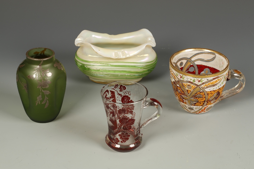 AN ART NOUVEAU OPALESCENT AND PALE GREEN GLASS BOWL with trailed decoration and frilled rim, 6.52