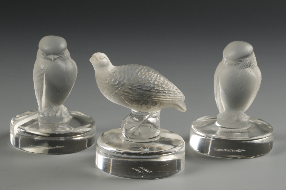 LALIQUE: A GLASS MENU CARD HOLDER modelled as a grouse and two similar items, 2" wide (3)