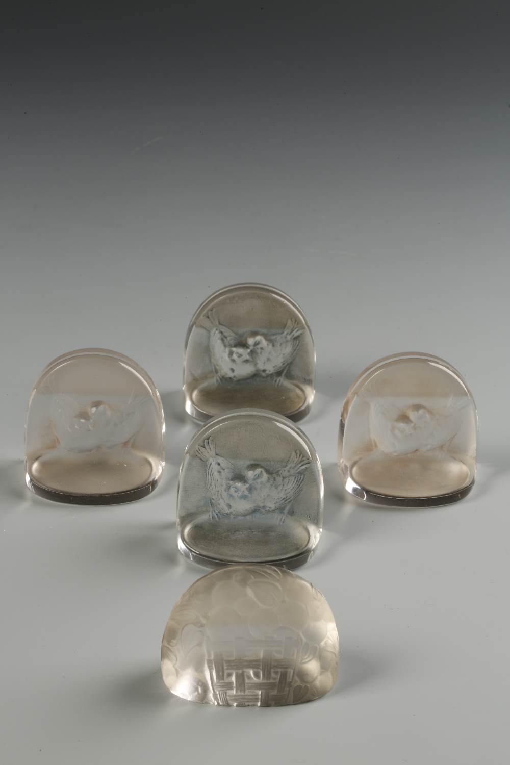 LALIQUE: "PINSONS" A set of four glass menu card holders with engraved signature, and another