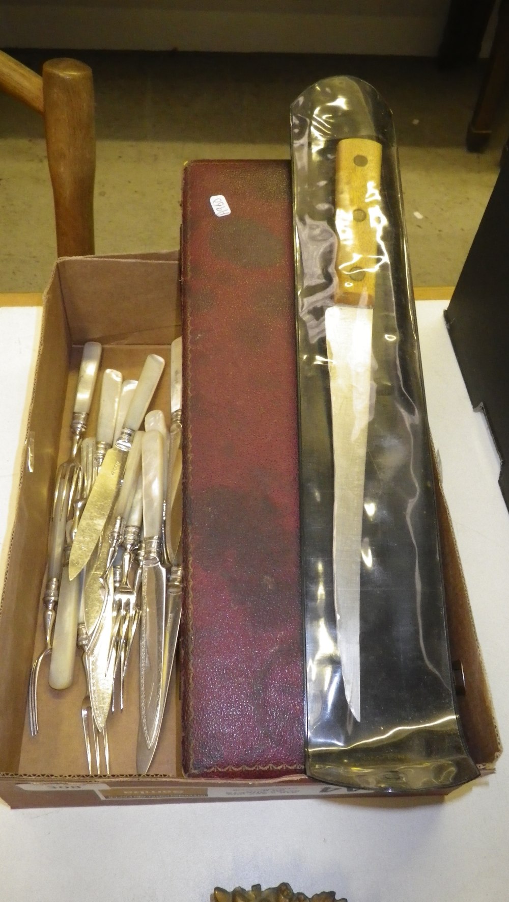 A small quantity of mother-of-pearl handled cutlery and similar items