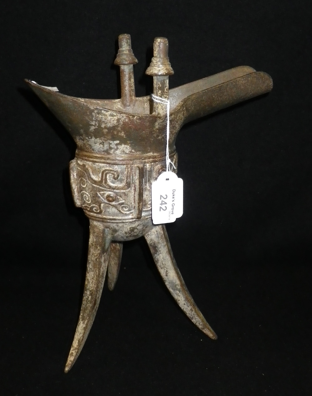 A Chinese bronze ritual tripod vessel .