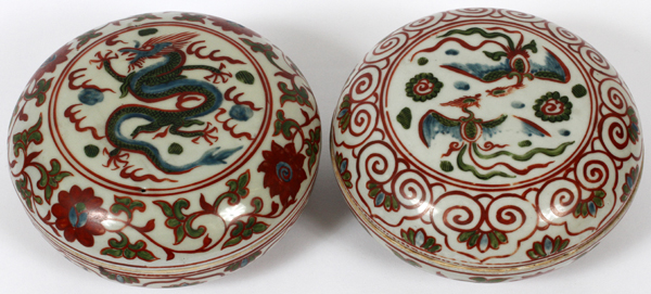 CHINESE SWATOW TYPE PORCELAIN COVERED BOWLS, MING DYNASTY, TWO, DIA 7":  Both decorated in dragon