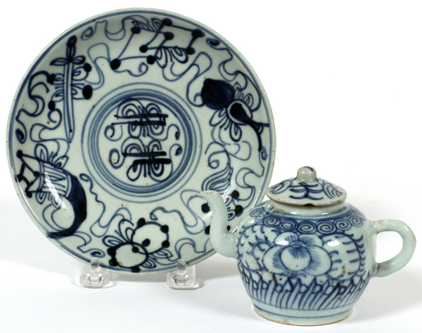 CHINESE BLUE & WHITE PORCELAIN PLATE & TEAPOT, TWO, H 3", DIA 7":  Including one teapot, unmarked,