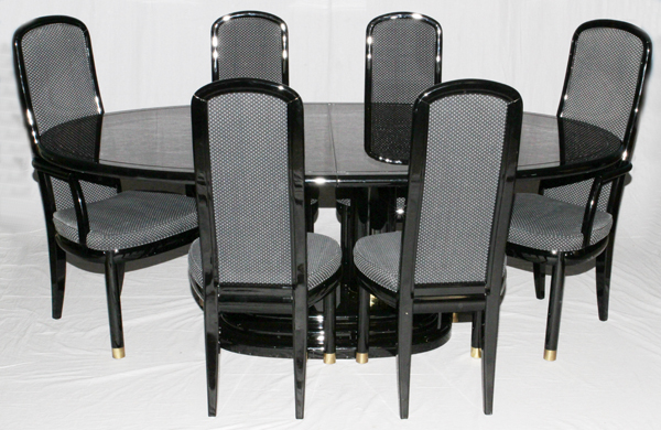 HENREDON "SCENE THREE" DINING SUITE, TEN PIECES: Including an oval black lacquer pedestal dining