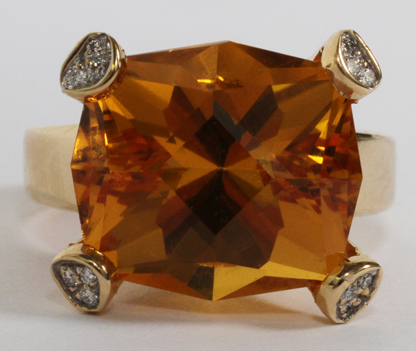 10.00CT CITRINE & DIAMONDS LADY`S RING, SIZE 4.5-5:  18kt yellow gold lady`s ring, featuring a 10.00