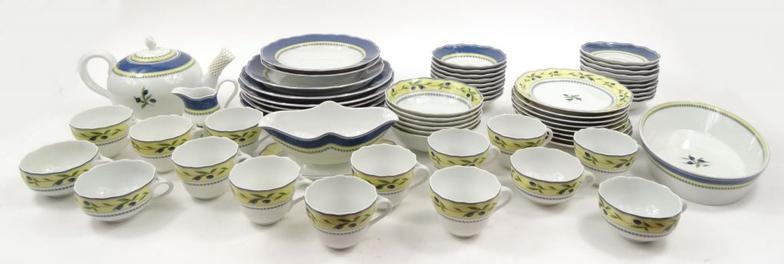 Hutschenreuther Medley patterned German porcelain teawares and dinnerwares : FOR CONDITION REPORTS