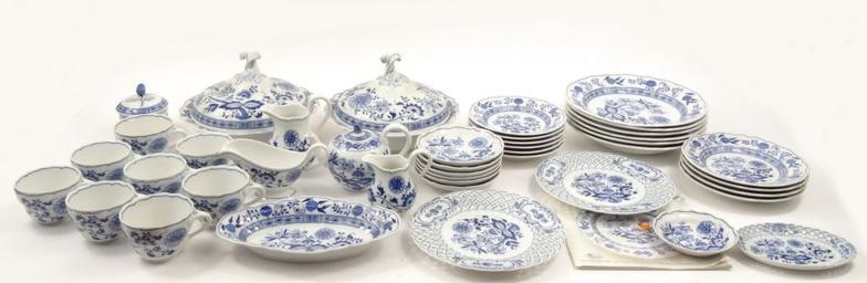 German Htuschenreuther blue onion patterned dinner service including tureens and covers : FOR