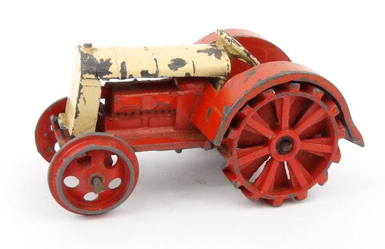 Dinky Toys die cast tractor, 4cm high : FOR CONDITION REPORTS AND LIVE BIDDING VISIT WWW.