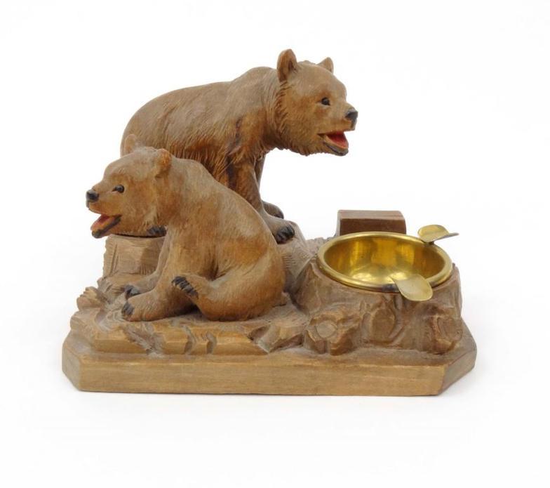 Black Forest carved wooden bear smoking stand, 13cm high : FOR CONDITION REPORTS AND LIVE BIDDING