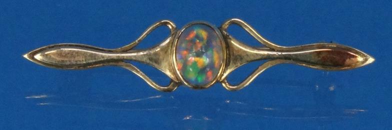 Unmarked gold opal bar brooch, 4.5cm in length,  approximate weight 3.4g : FOR CONDITION REPORTS