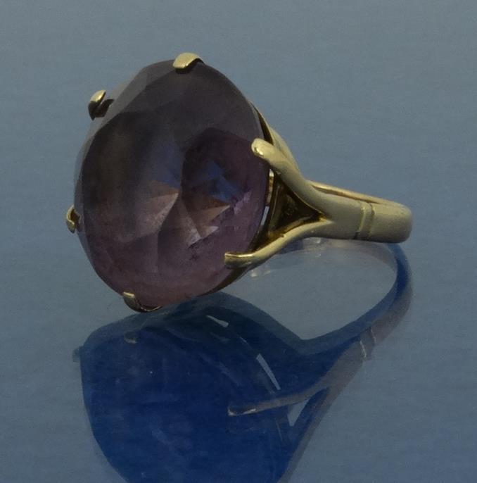 Unmarked gold amethyst ring, size J : For condition reports, please visit www.eastbourneauction.com